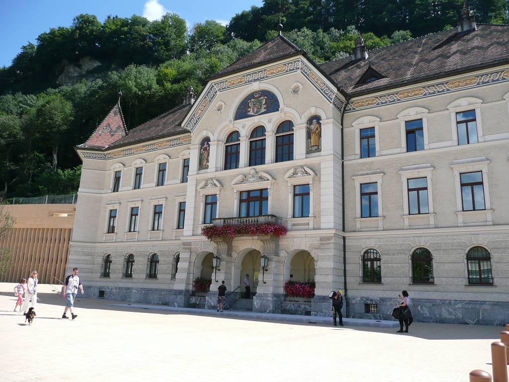 163 Liechtenstein Vaduz 08-08-03.JPG